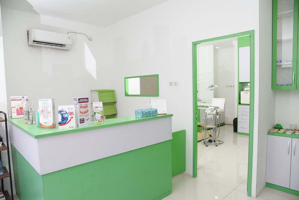 Ruang perawatan gigi yang modern dan nyaman di J•SMILE Dental